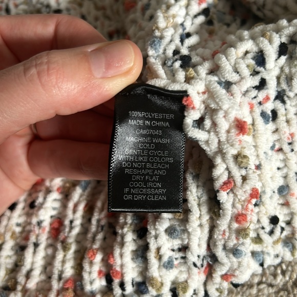 Moon & Madison Cropped Cardigan - Picture 5 of 5